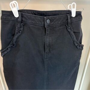 VENUS Black Women's Jeans with Ruffle Detail